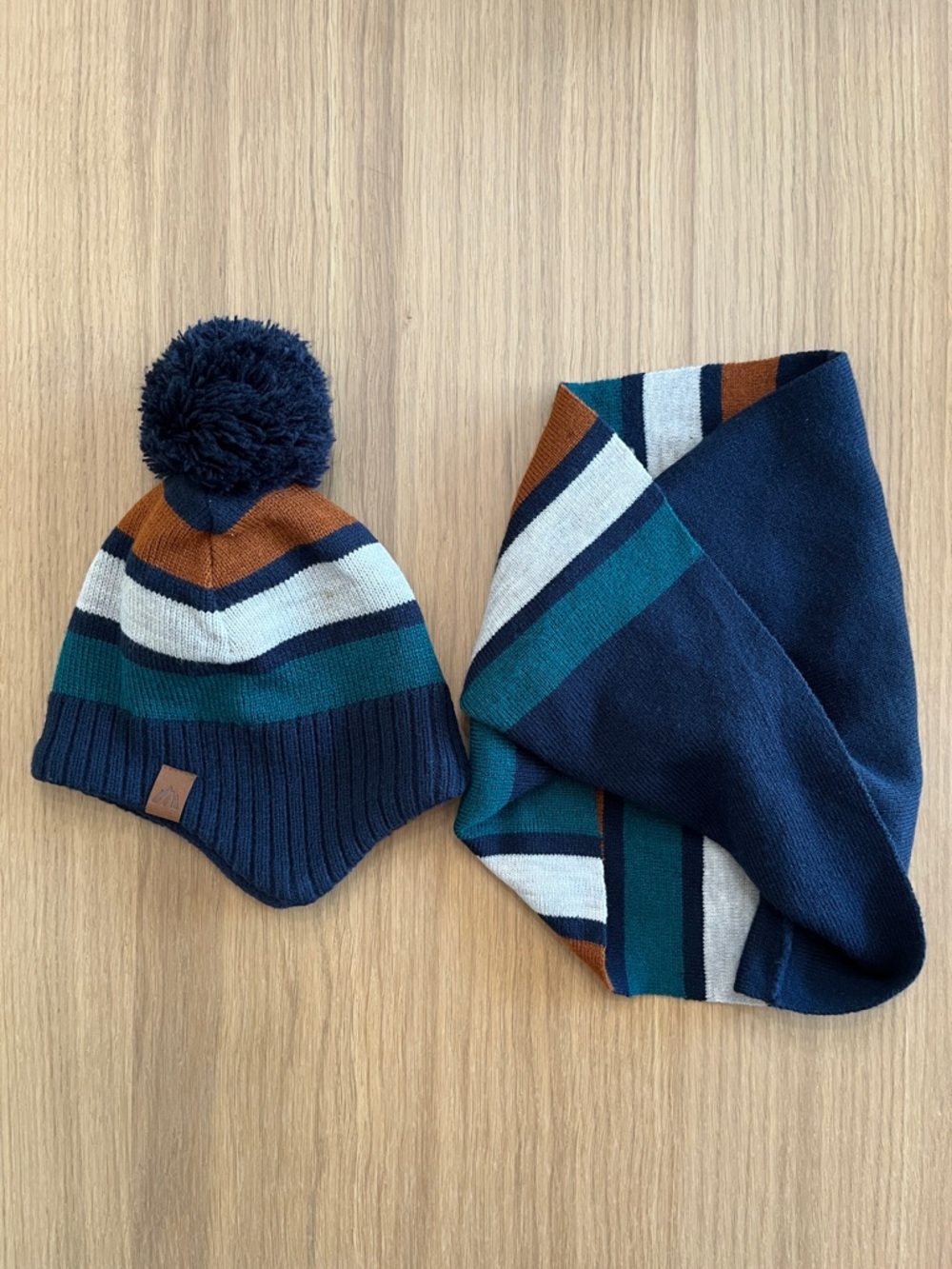 Amazon, Boy’s very warm and cozy lined winter hat and loop scarf, size 1-3 years